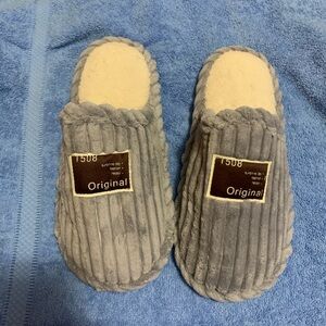 Gray Ribbed Slippers